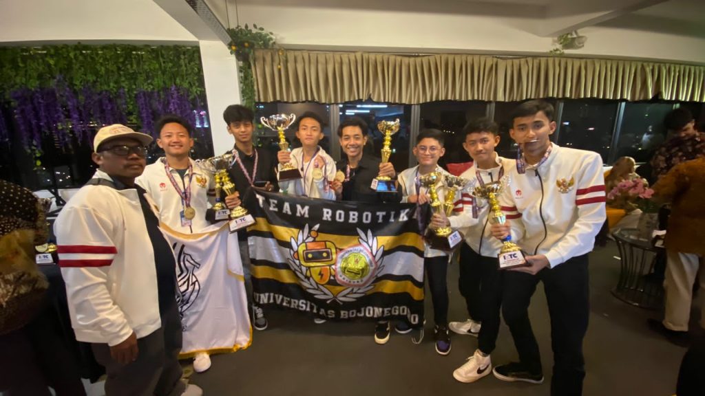 Santri MBI Amanatul Ummah Pacet Borong Juara Lomba Robotik Internasional di Malaysia